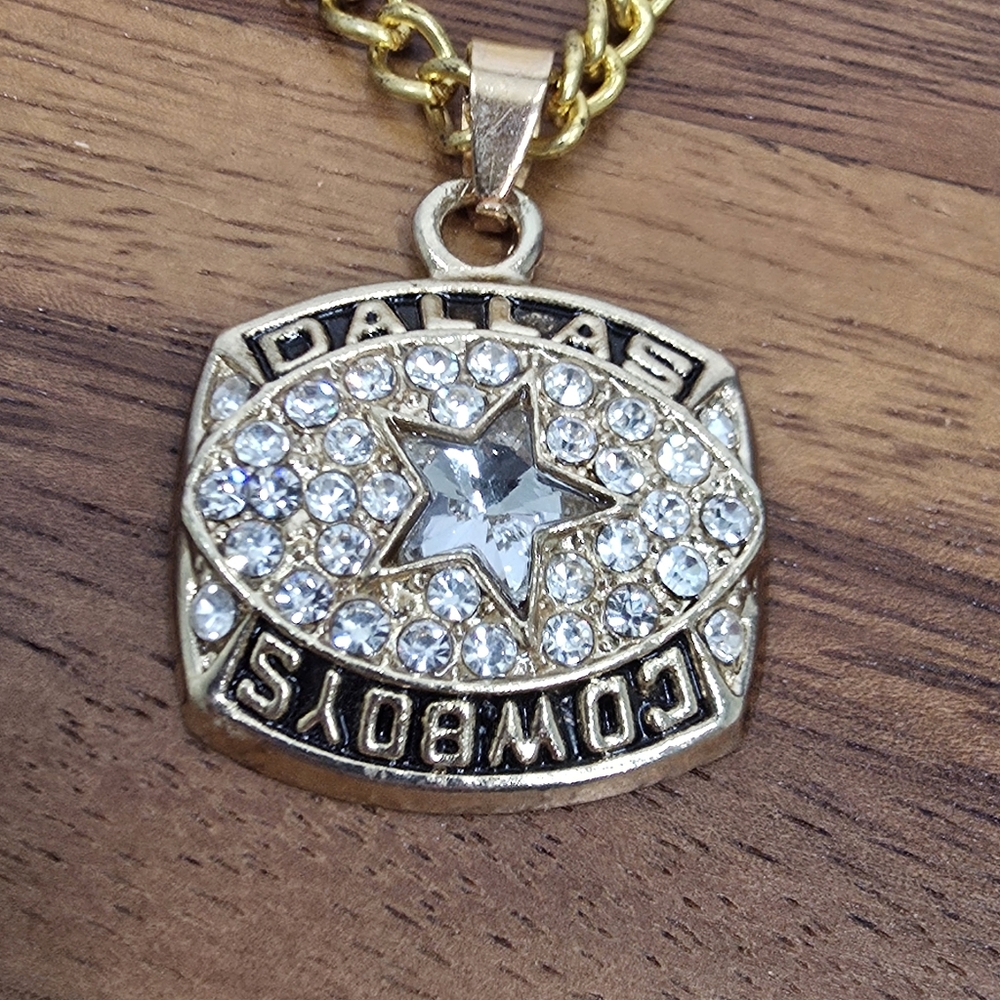 Dallas‎ Cowboys 1977 Championship Pendant Necklace Gold Superbowl